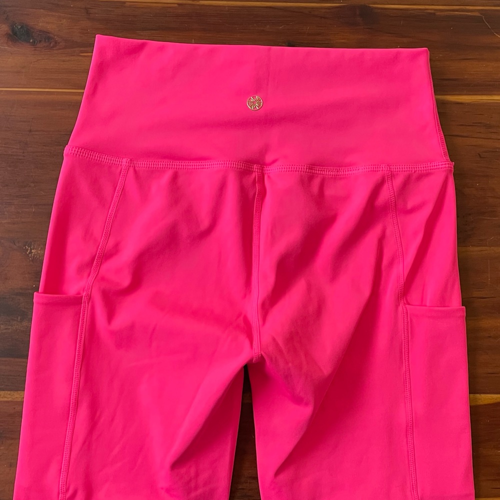 *NWT* Lilly Pulitzer UPF 50+ Luxletic 24" South Beach High Rise Midi Legging - Picture 7 of 12
